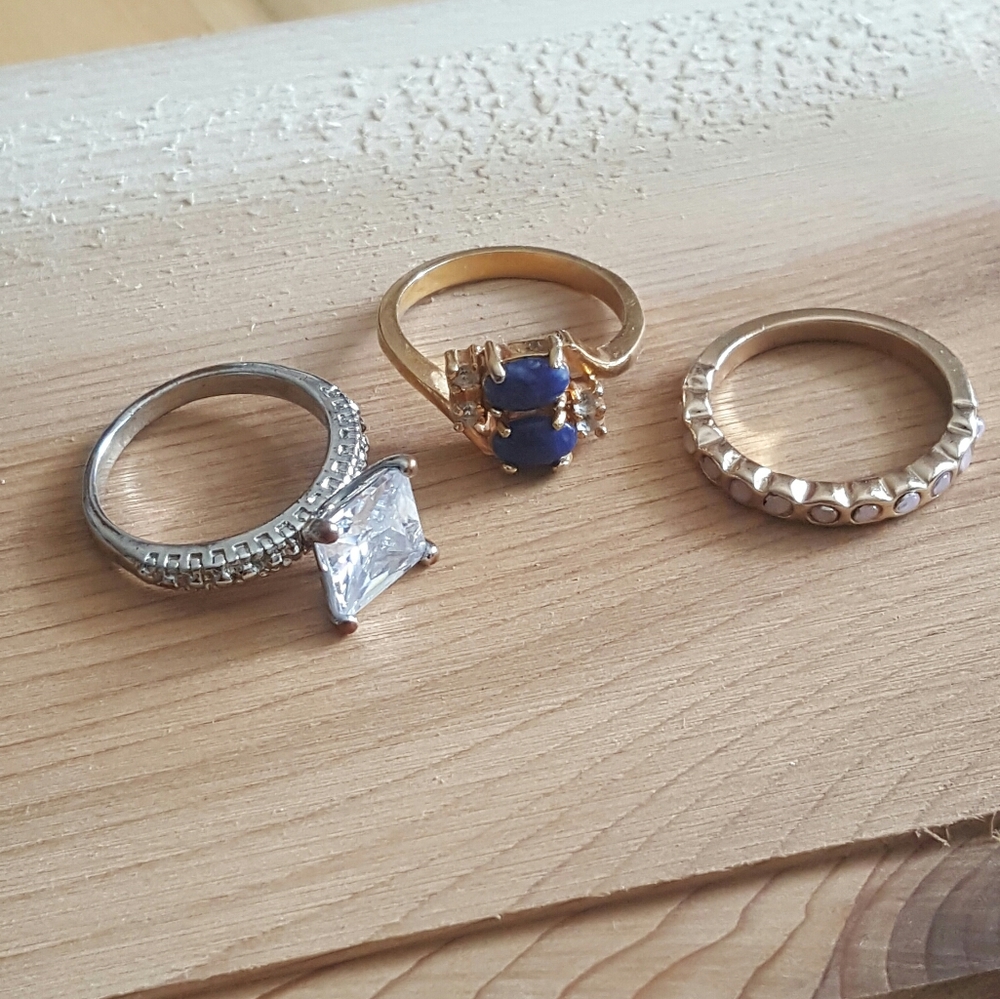 Collection of Rings - Picture 4 of 10